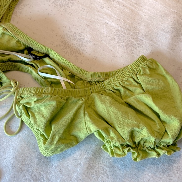 green puffed shoulder crop top - Picture 2 of 2